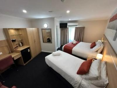 Adelaide Royal Coach - 54