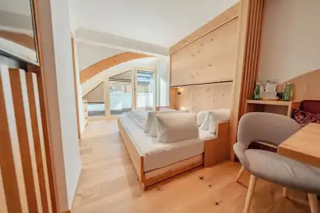 Hotel - 66