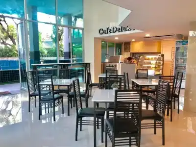 The Lux Ladprao 10 - 21