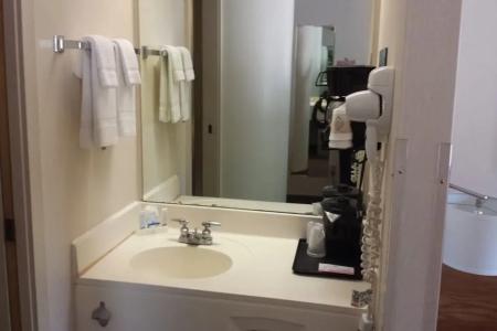 Rodeway Inn Airport - 23