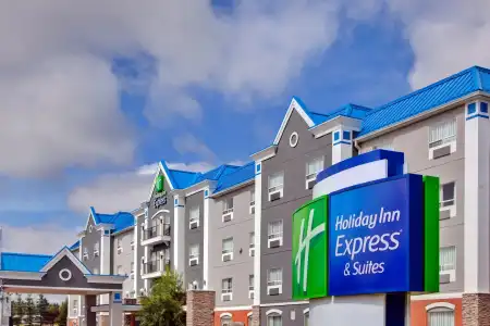 Holiday Inn Express & Suites Calgary S-Macleod Trail S by IHG - 0