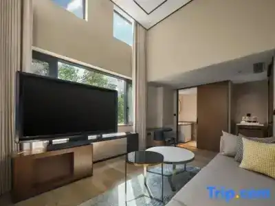 Hilton Garden Inn West Lake - 60