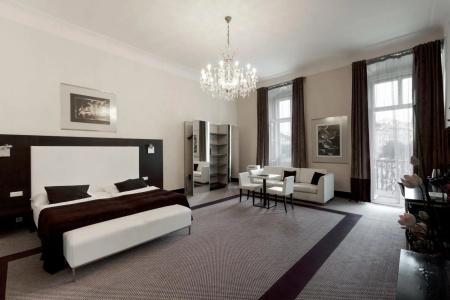 Old Town Square Residence by Emblem - 18