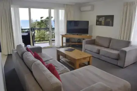 Beachside Holiday Apartments - 64