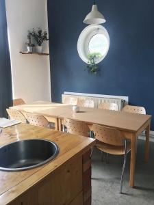 Blue Doors Hostel Ktv - 19
