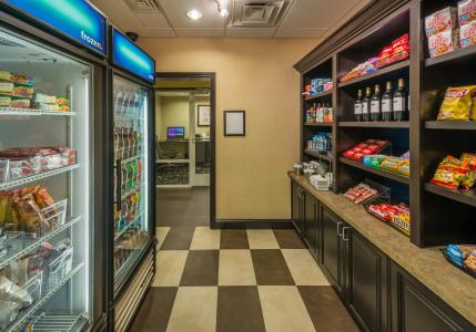 Hampton Inn & Suites Reno - 20