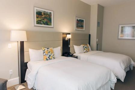 Maverick Suites at 245 Newbury St - 2