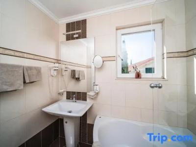 Apartment 3 Beaches With Free Parking - 244