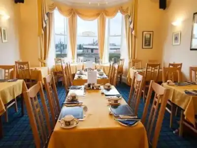 Heriott Park Guest House - 13