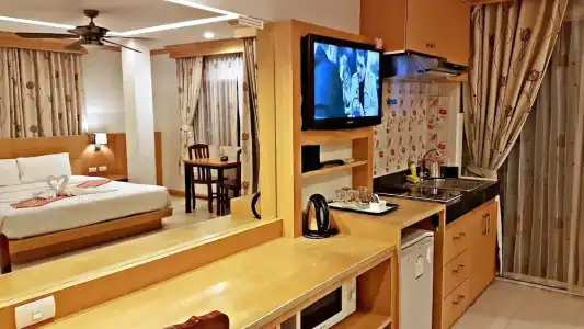 Green Harbor & Service Apartment - 111