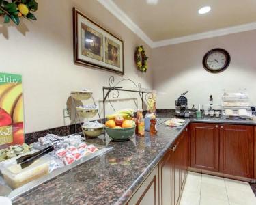 Holiday Inn Express & Suites Mountain View Silicon Valley by IHG - 9