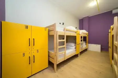 Bee Station - Hostel - 53