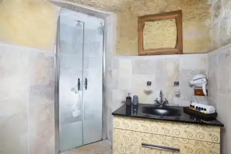 Romantic Cave - 47
