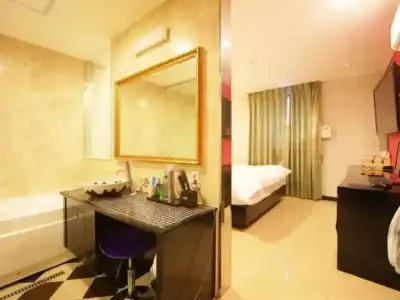 Iris Motel - 5