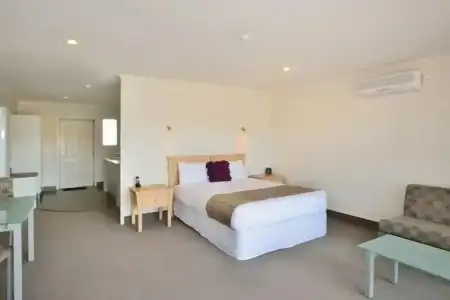 Senator Motor Inn - 41