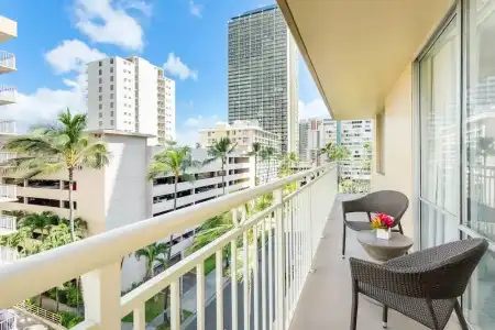 Courtyard by Marriott Waikiki Beach - 93