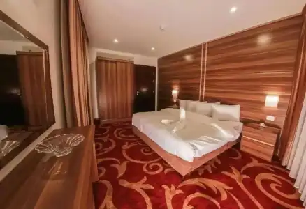 Park Plaza - 19