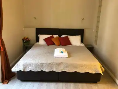 The Roman Empire Guesthouse - 81