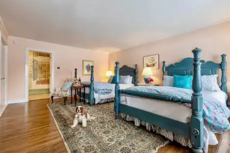 Wilburton Inn - 235