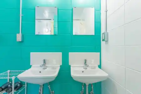 Seawall Hostel - 45
