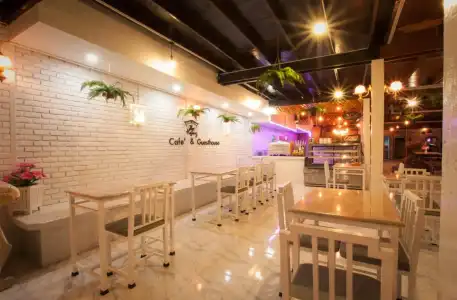The History Cafe' & Guesthouse - 11