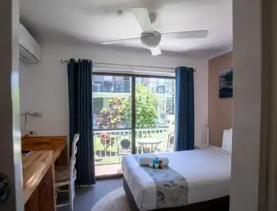 Ocean Breeze Motel - 10