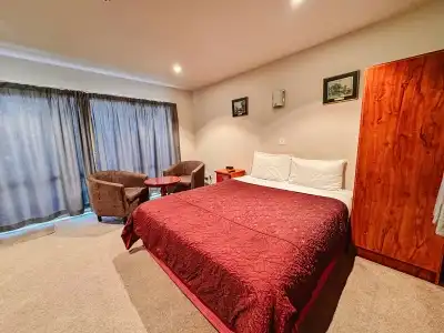 Bealey Avenue Motel - 2