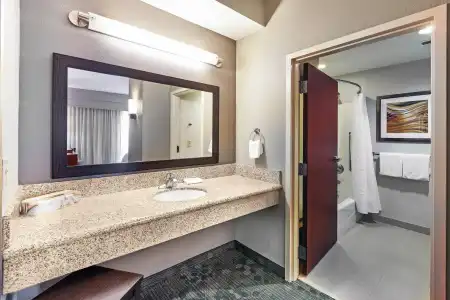 Courtyard Tulsa Woodland Hills - 40