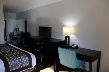 Pine Tree Inn - 21