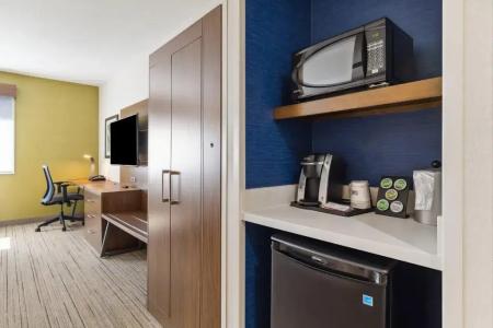 Holiday Inn Express & Suites Mountain View Silicon Valley by IHG - 21