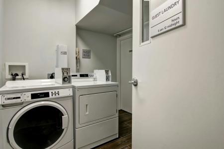 Hampton Inn & Suites by Hilton Calgary-Airport - 41