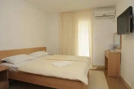 Anita - 24