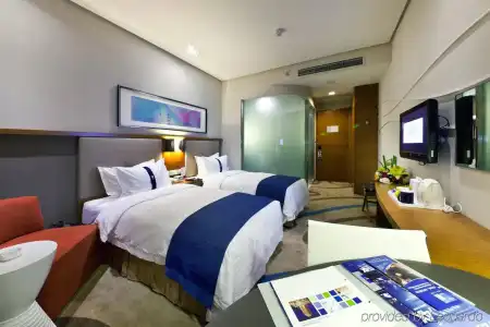 Holiday Inn Express Chongqing Guanyinqiao by IHG - 5