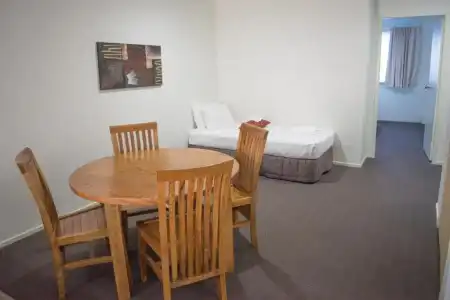 Beachside Holiday Apartments - 44