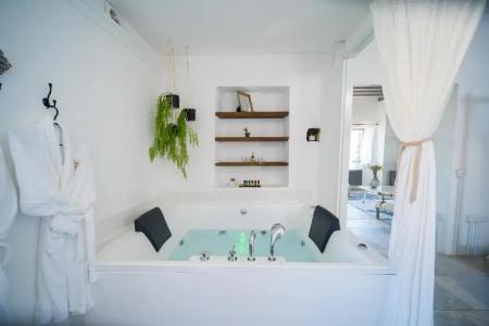 Oinou Strata - Adults Only - 95