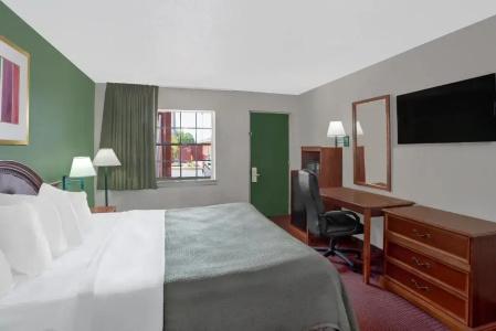 Howard Johnson by Wyndham Ft. Myers FL - 41