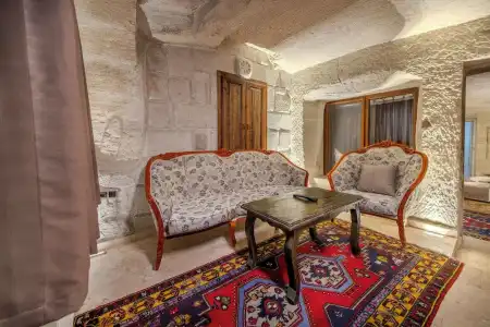 Kayatas Cave Suites - 24
