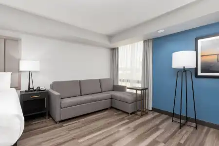 La Quinta Inn & Suites by Wyndham Dallas I-35 Walnut Hill Ln - 15