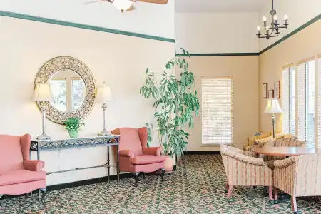 Lavissh Inn and Suites - 11