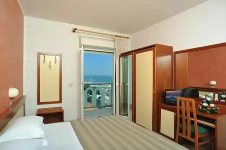 Adria - 37