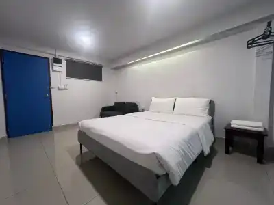 L42 Hostel Suvarnabhumi Airport - 1