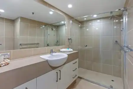 Gemini Court Holiday Apartments - 7