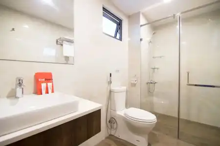 RedDoorz Premium near Hang Xanh - 6