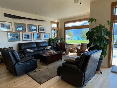 Front Row Bed and Breakfast - 17