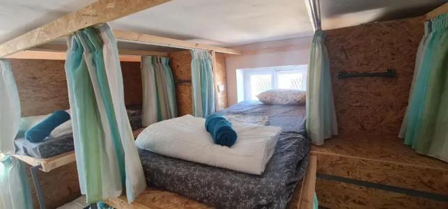 Bee Hostel - 18