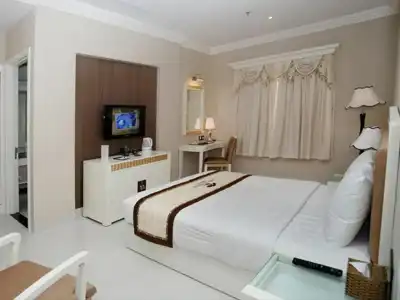 Seventeen Saloon - 2