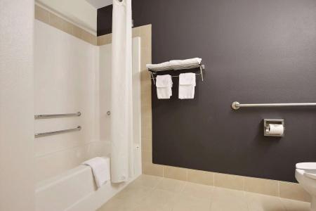 Super 8 by Wyndham Trois-Rivieres - 5