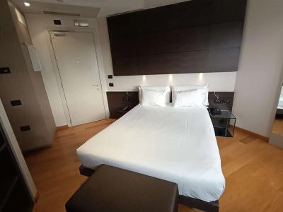Best Western Plus The Hub - 38