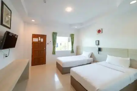 The Green Beach Resort - 18