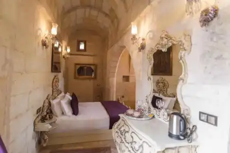 Solo Cave Suites - 144